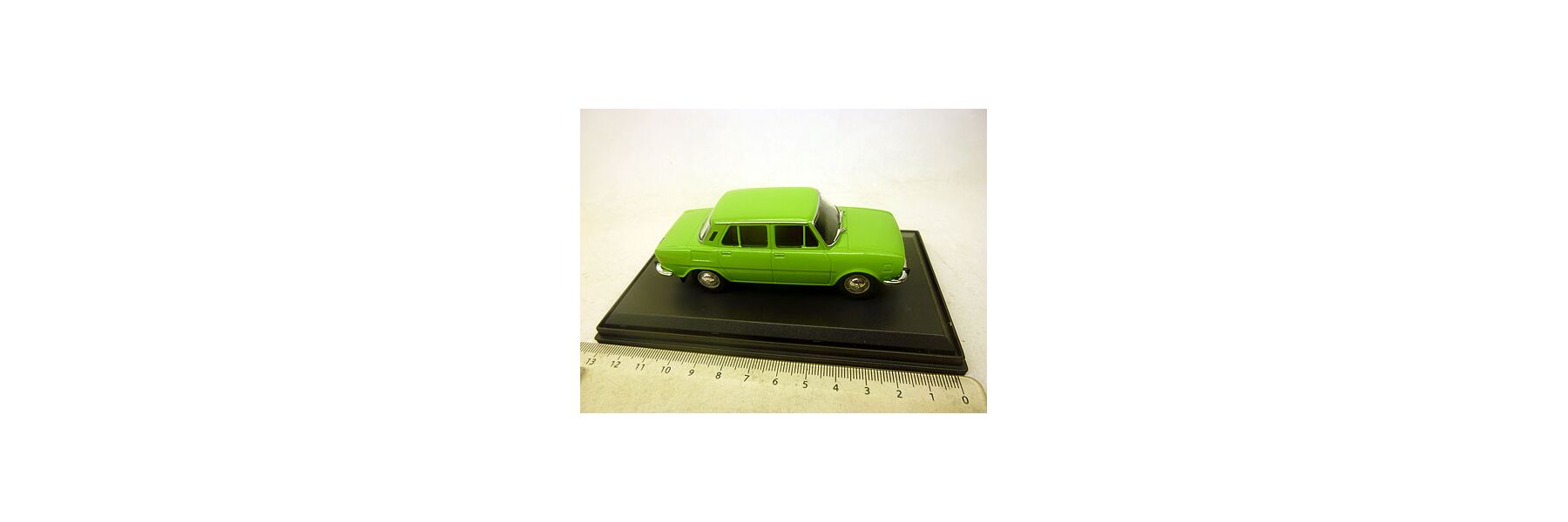 Coche miniatura Skoda 110 1/43 Abrex R verde - Coches-miniaturas.es
