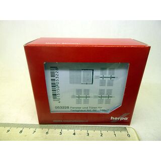 053228 Herpa 1:87 Zurüstsatz Fenster und Türen für Herpa Bausatz Fertighaus Rohbau