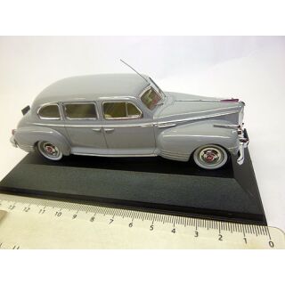 IST094 IXO 1:43 ZIS 110 1947 lichtgrau