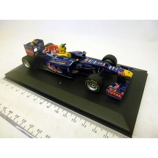 18-41204 Bburago 1:32 Renault Red Bull Racing Team Mark Webber