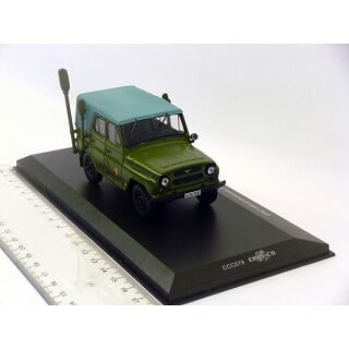 CCC079 IXO IST 1:43 UAZ 469 B Gelände Funkstreifenwagen R1125 NVA 1975