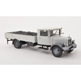 12601 Premium ClassiXXs 1:43 Mercedes LO2750 Pritsche mit Kohle grau