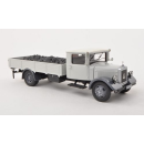12601 Premium ClassiXXs 1:43 Mercedes LO2750 Pritsche mit...