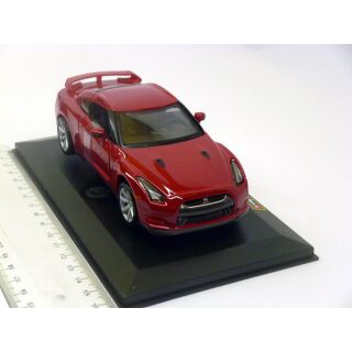 42016 Bburago 1:32 NISSAN GT-R rot Street Tuners 2009