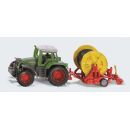 1677 Siku Fendt Traktor mit Bewässerungshaspel