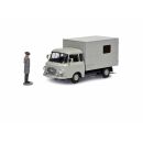 450365600 Schuco 1:43 Barkas B 1000 Kofferwagen mit Figuren