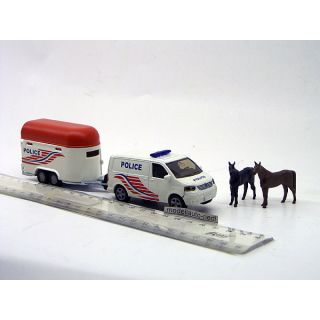 2310 SIKU GB 1:55  VW T5  Pferdeanhänger POLICE ENGLAND HORSEBOX